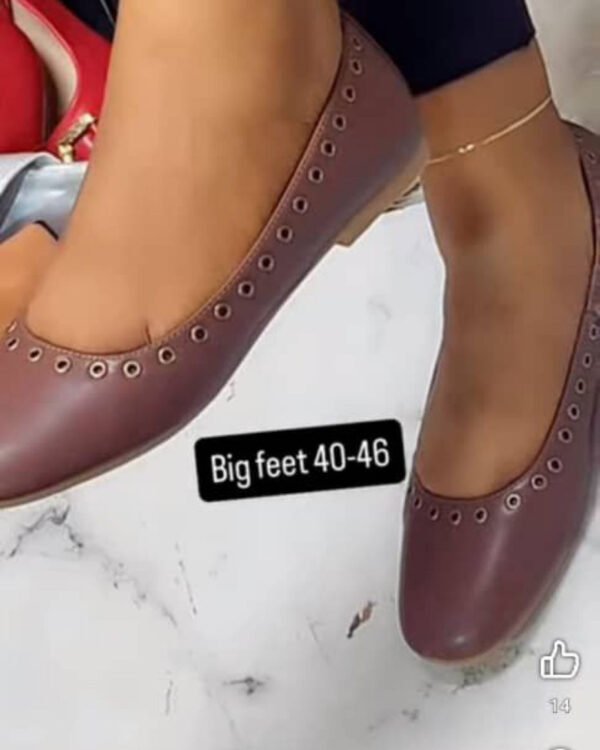 Women's Flat Shoes for Big Feet