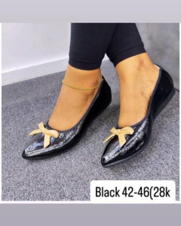 Women's Flat Shoes for Big Feet