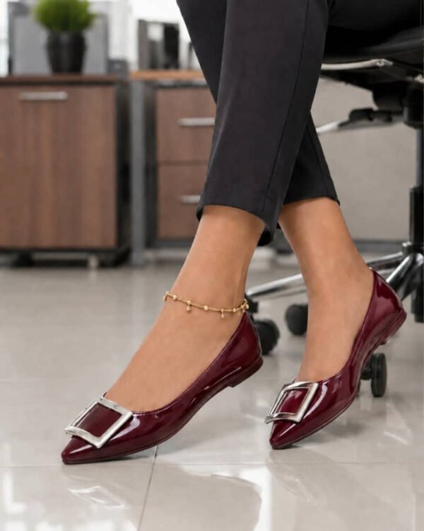 Women's Flat Shoes for Big Feet